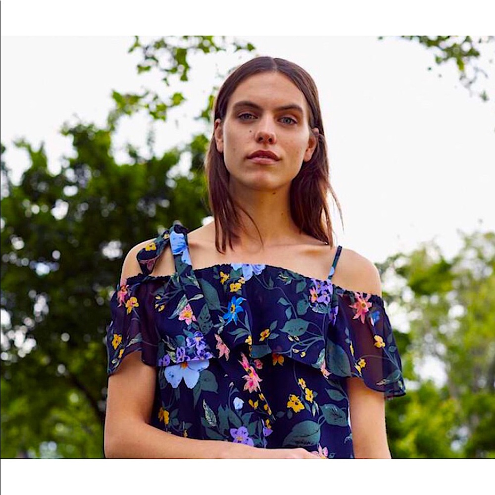 CLUB MONACO Kapreez Silk Top in Navy